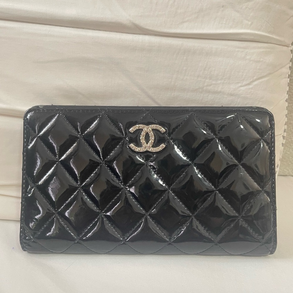 CHANEL black leather Wallet
